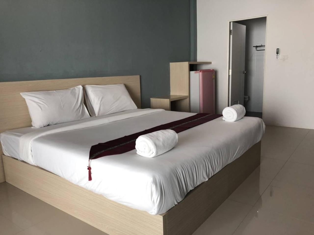 Hotel Khao Oat Airport Nai Yang Beach Exterior foto